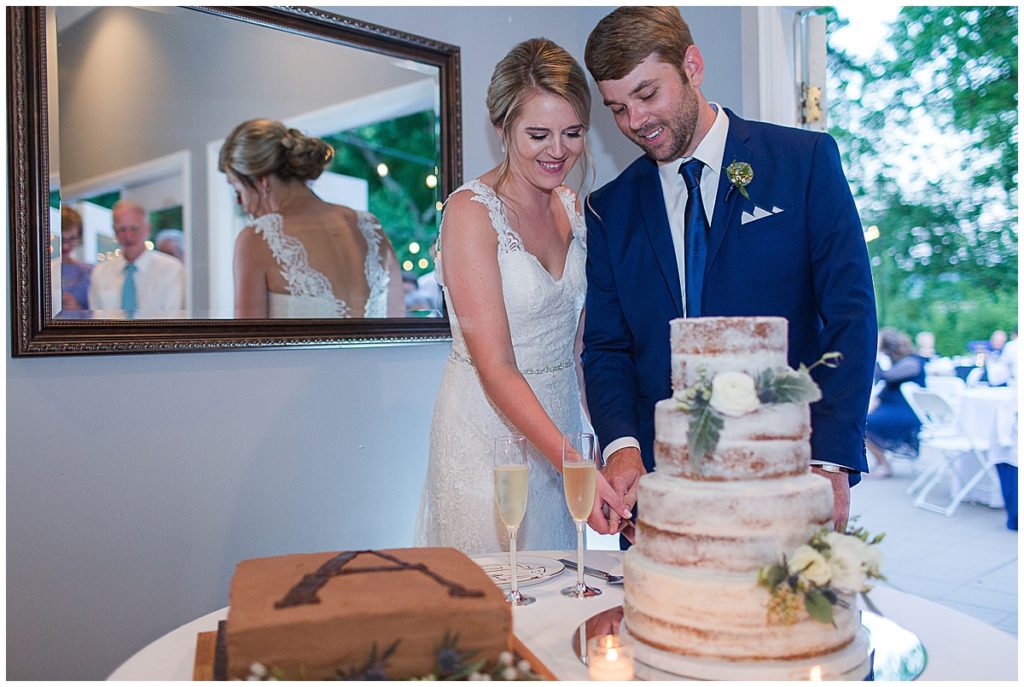 cakecutting_Tennessee River Place Summer Wedding | Ryn Loren