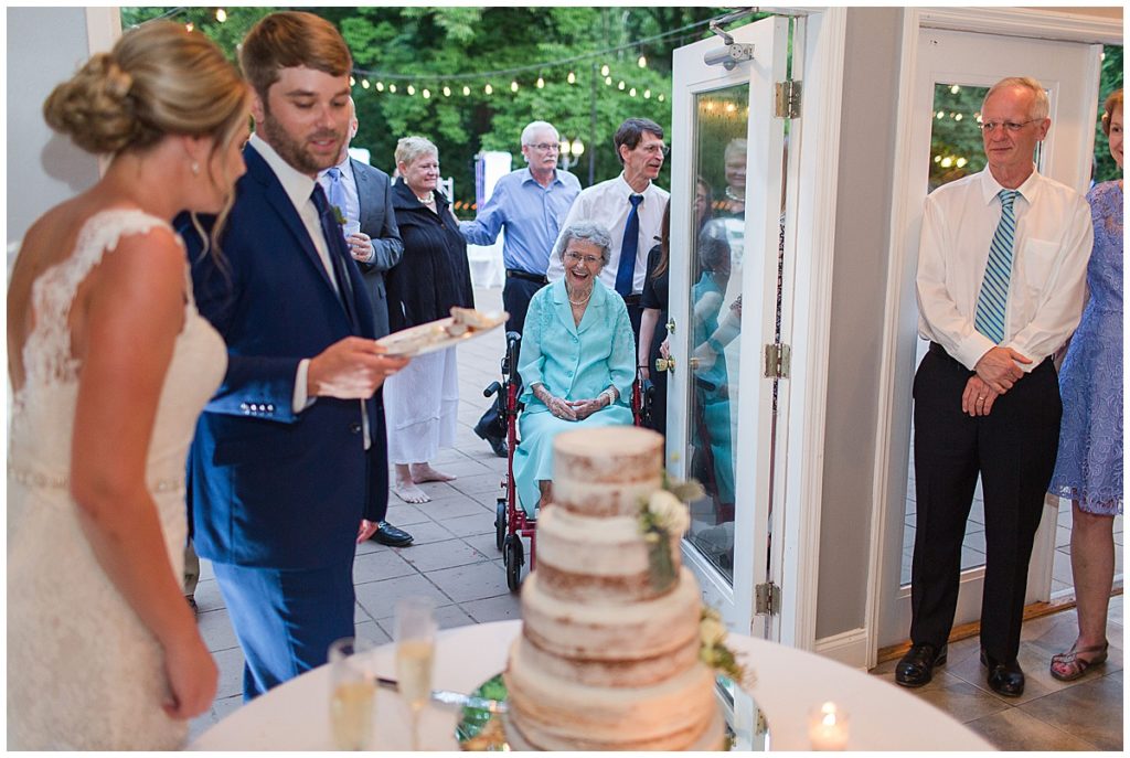 cakecutting_Tennessee River Place Summer Wedding | Ryn Loren